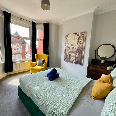 Edwardian City Centre House For Big Groups, Offroad Parking & Hot Tub! Cardiff Bagian luar foto
