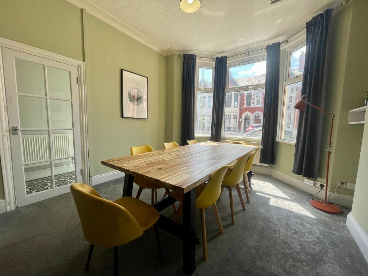 Edwardian City Centre House For Big Groups, Offroad Parking & Hot Tub! Cardiff Bagian luar foto