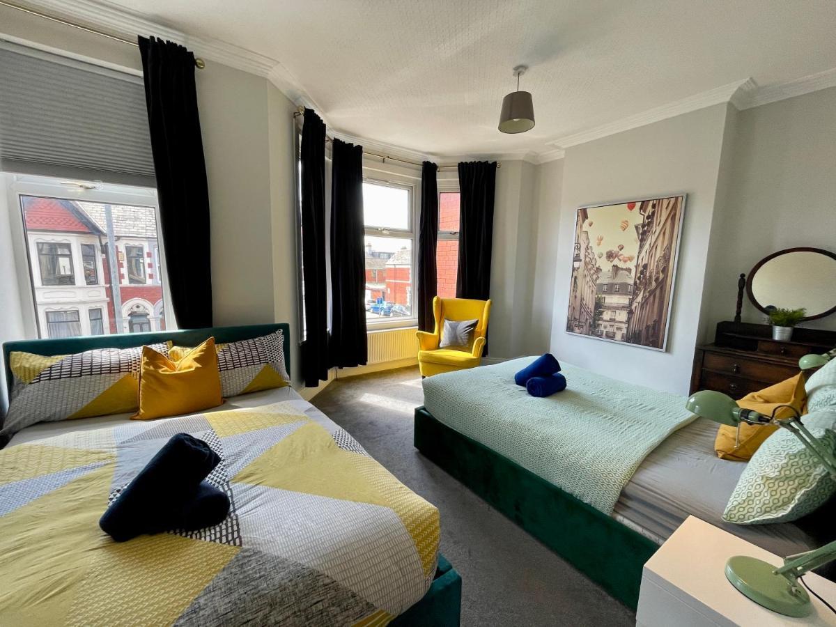Edwardian City Centre House For Big Groups, Offroad Parking & Hot Tub! Cardiff Bagian luar foto