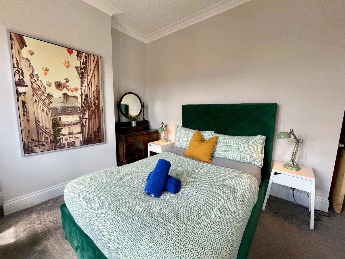Edwardian City Centre House For Big Groups, Offroad Parking & Hot Tub! Cardiff Bagian luar foto